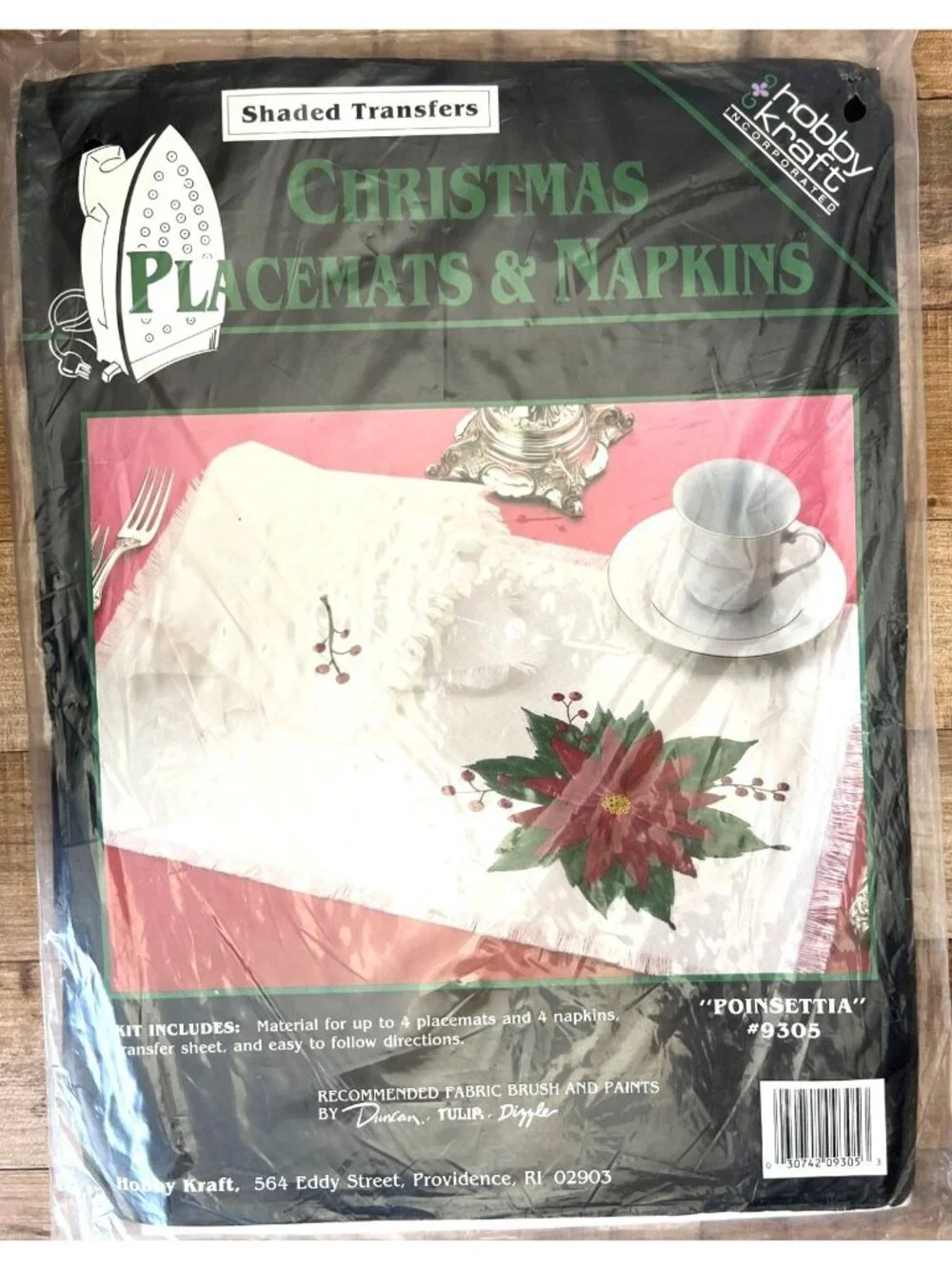 Christmas Poinsettia Placemat & Napkin Set With Decorative Shaded Transfer kit
